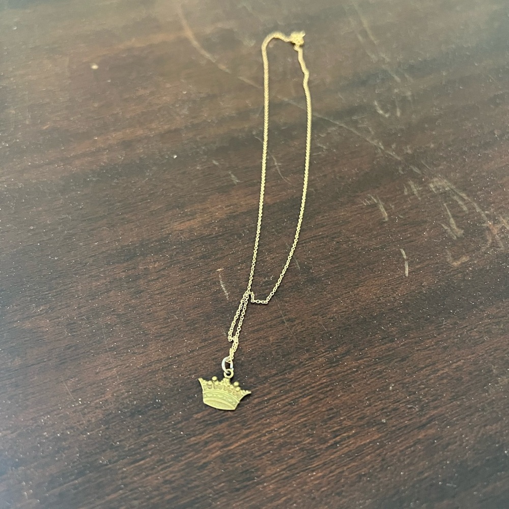 GOLD CROWN NECKLACE